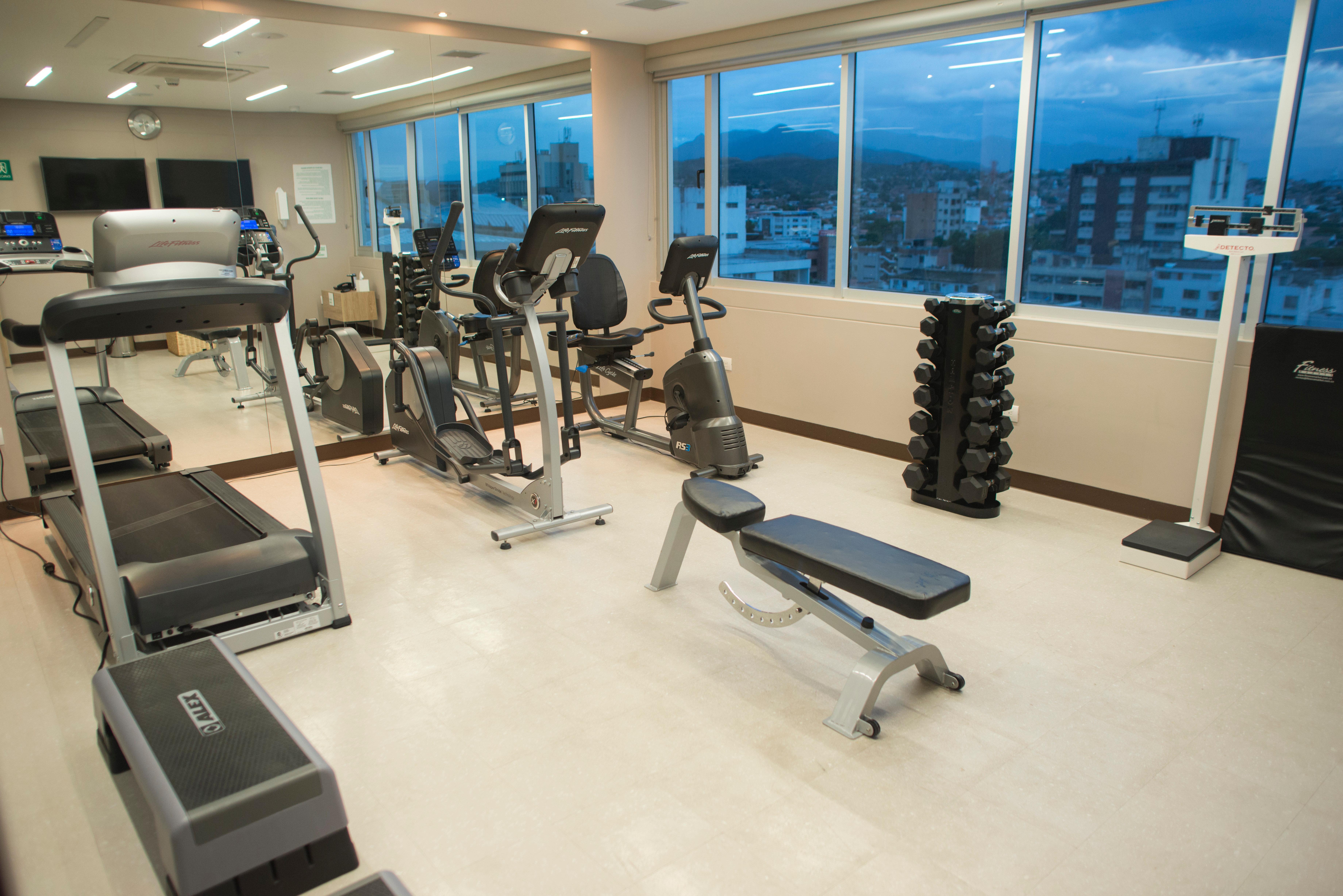 Holiday Inn Cucuta By Ihg Eksteriør billede A gym