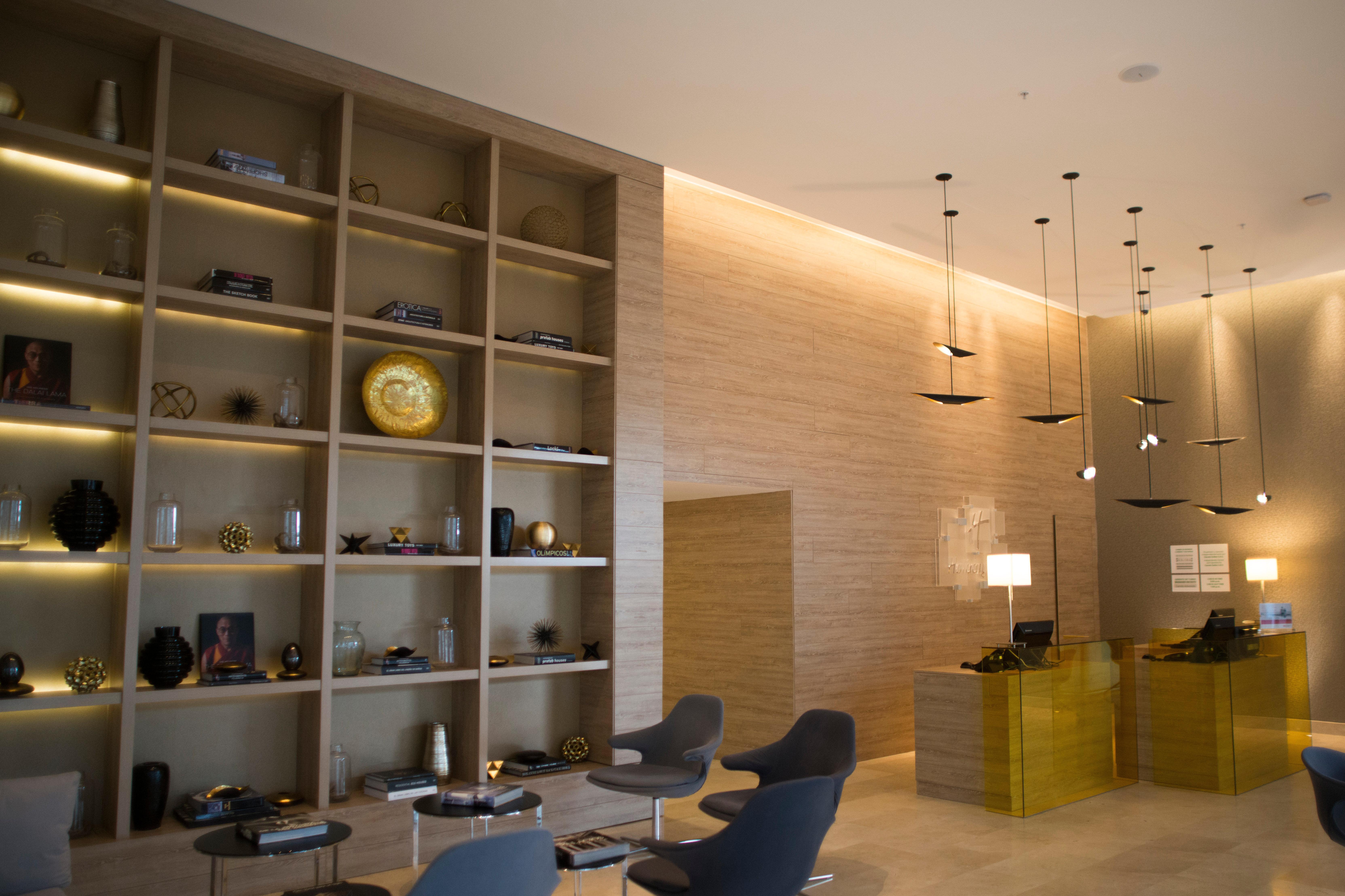 Holiday Inn Cucuta By Ihg Eksteriør billede The interior of the lounge