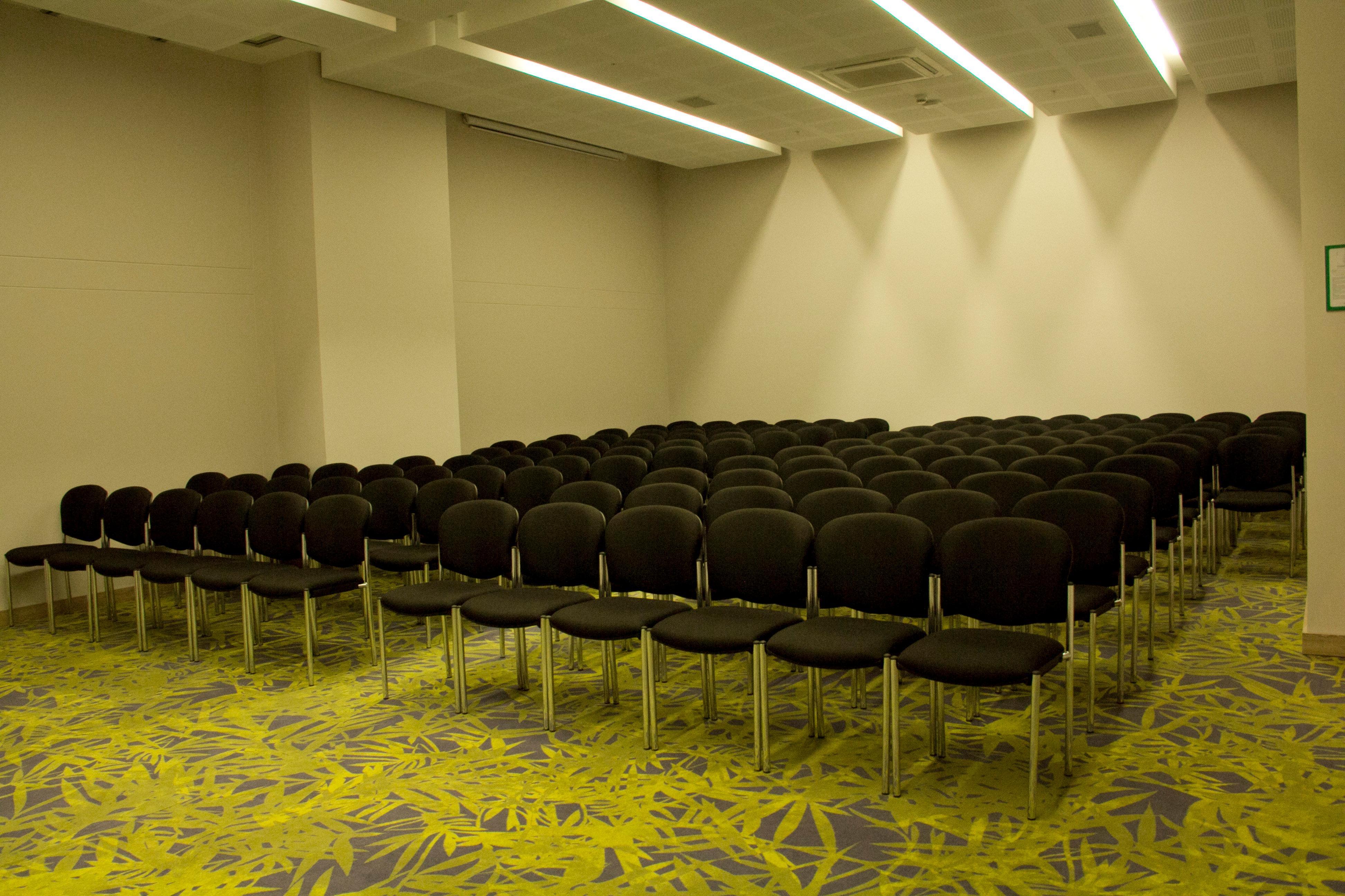 Holiday Inn Cucuta By Ihg Eksteriør billede A typical conference room