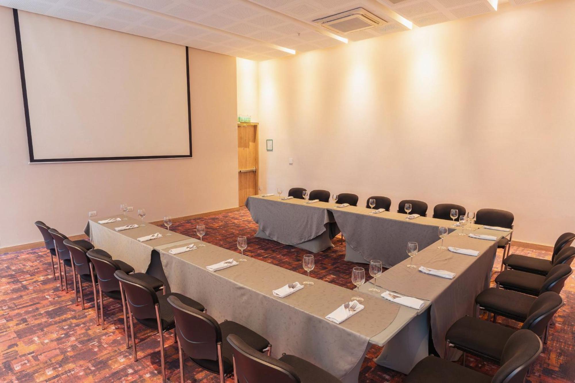 Holiday Inn Cucuta By Ihg Eksteriør billede Meeting room