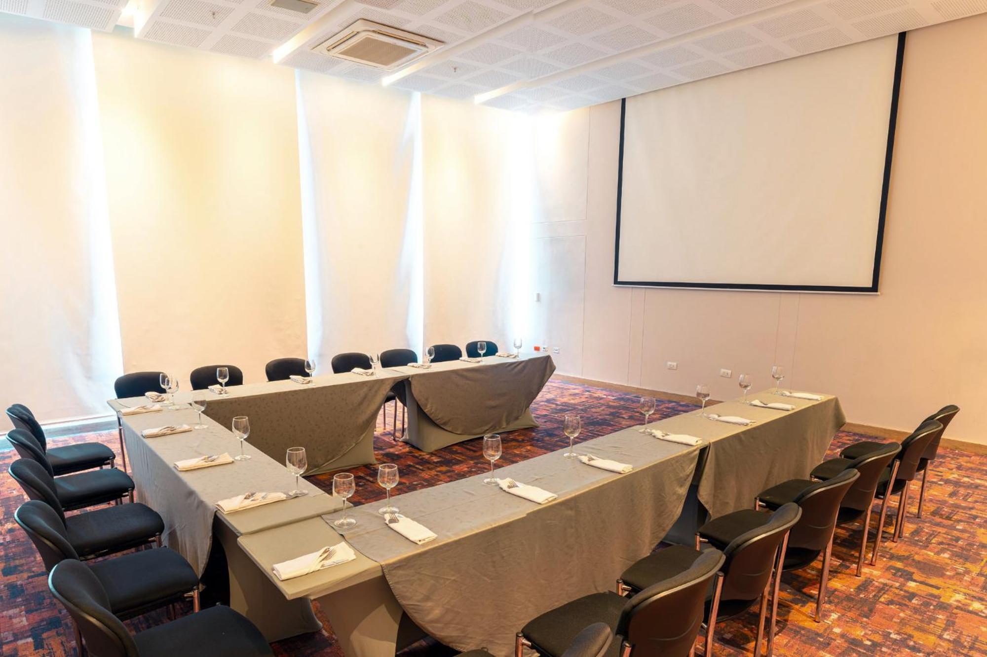 Holiday Inn Cucuta By Ihg Eksteriør billede Meeting room