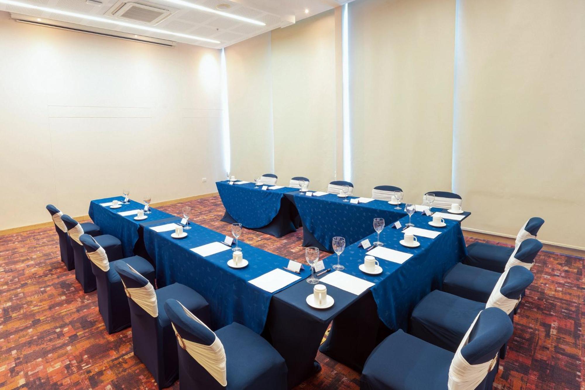 Holiday Inn Cucuta By Ihg Eksteriør billede Meeting room