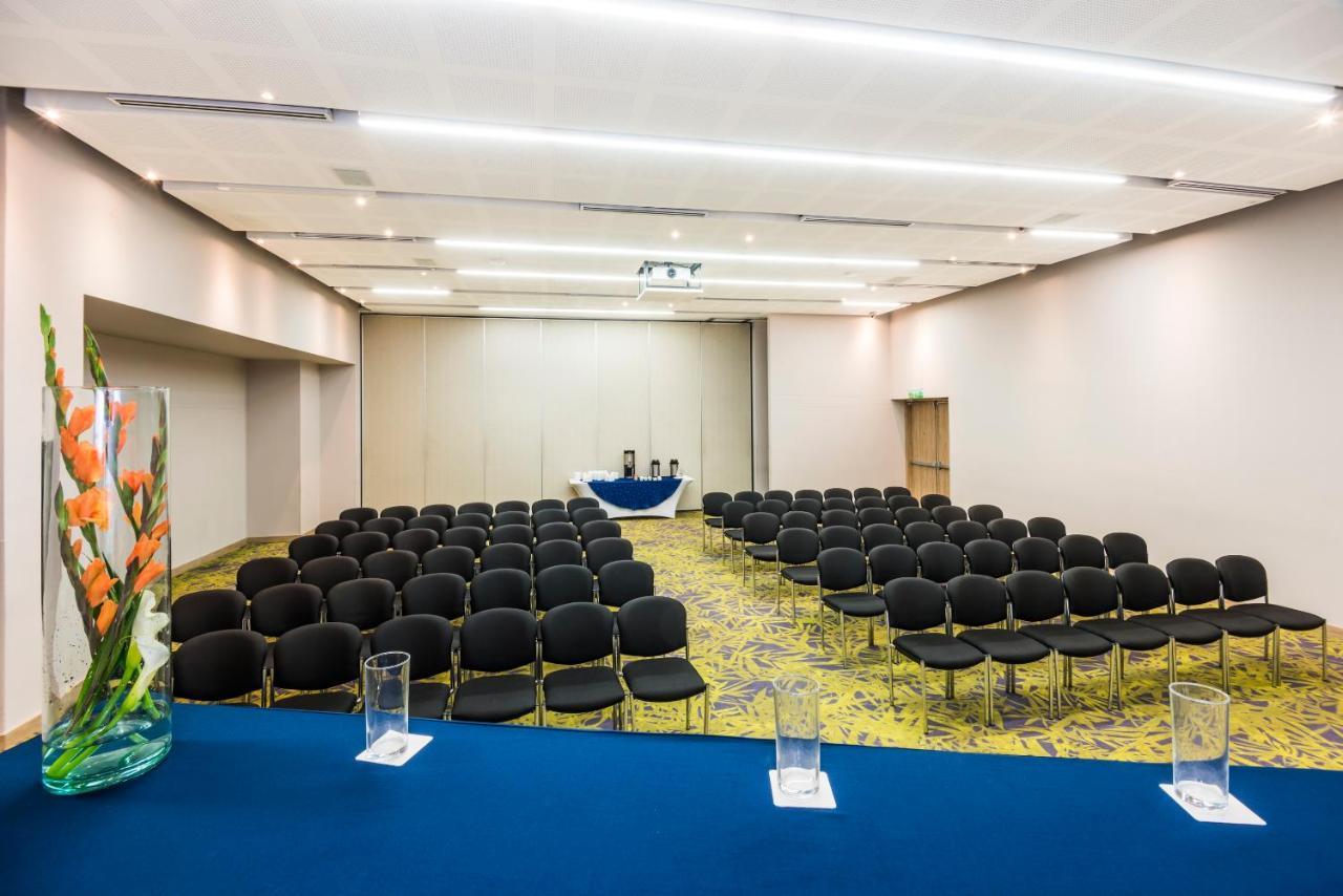 Holiday Inn Cucuta By Ihg Eksteriør billede Meeting room