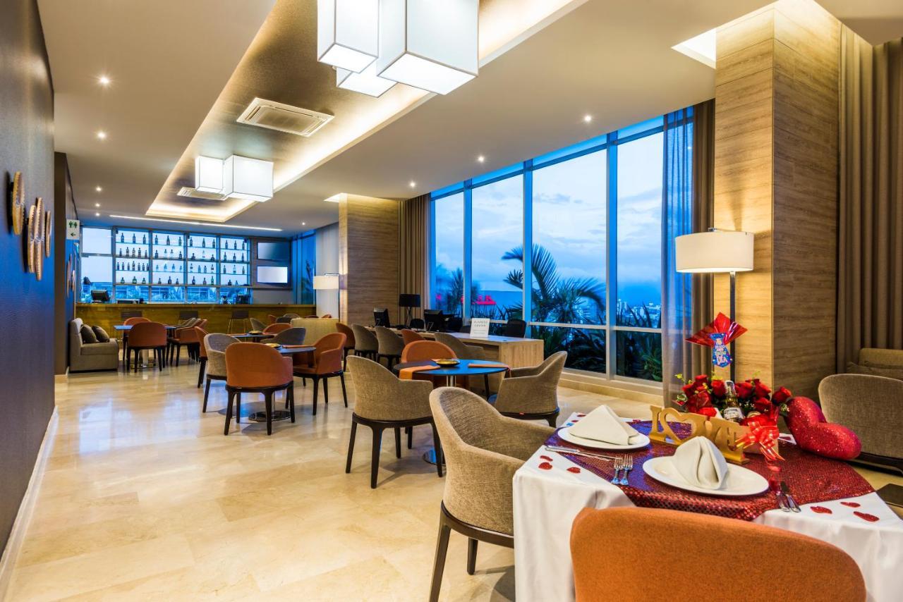 Holiday Inn Cucuta By Ihg Eksteriør billede The Club Lounge at the 36th floor